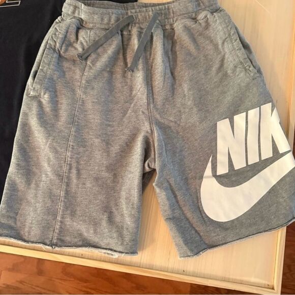 Nike Gray knit Shorts, youth large - Picture 1 of 4